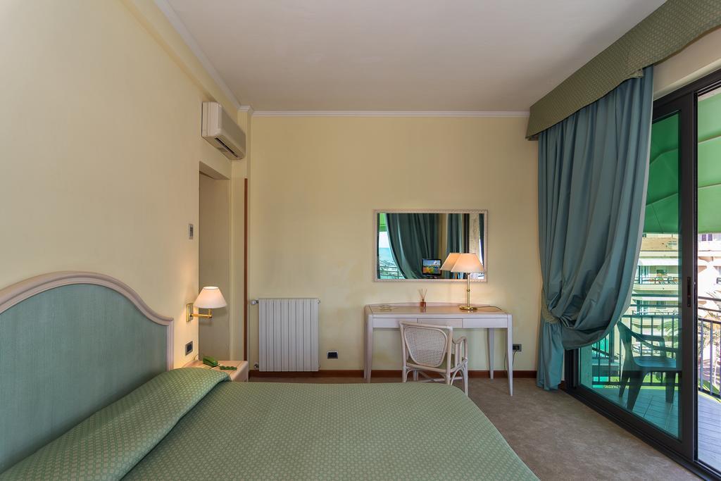 Hotel Siesta Лідо-ді-Камайоре Екстер'єр фото