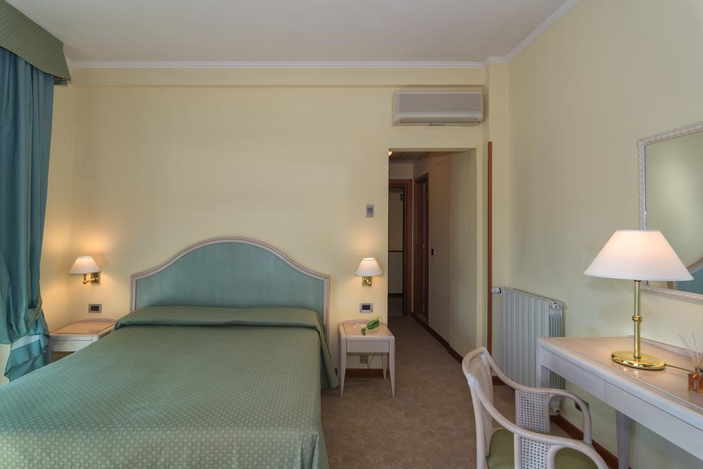 Hotel Siesta Лідо-ді-Камайоре Екстер'єр фото