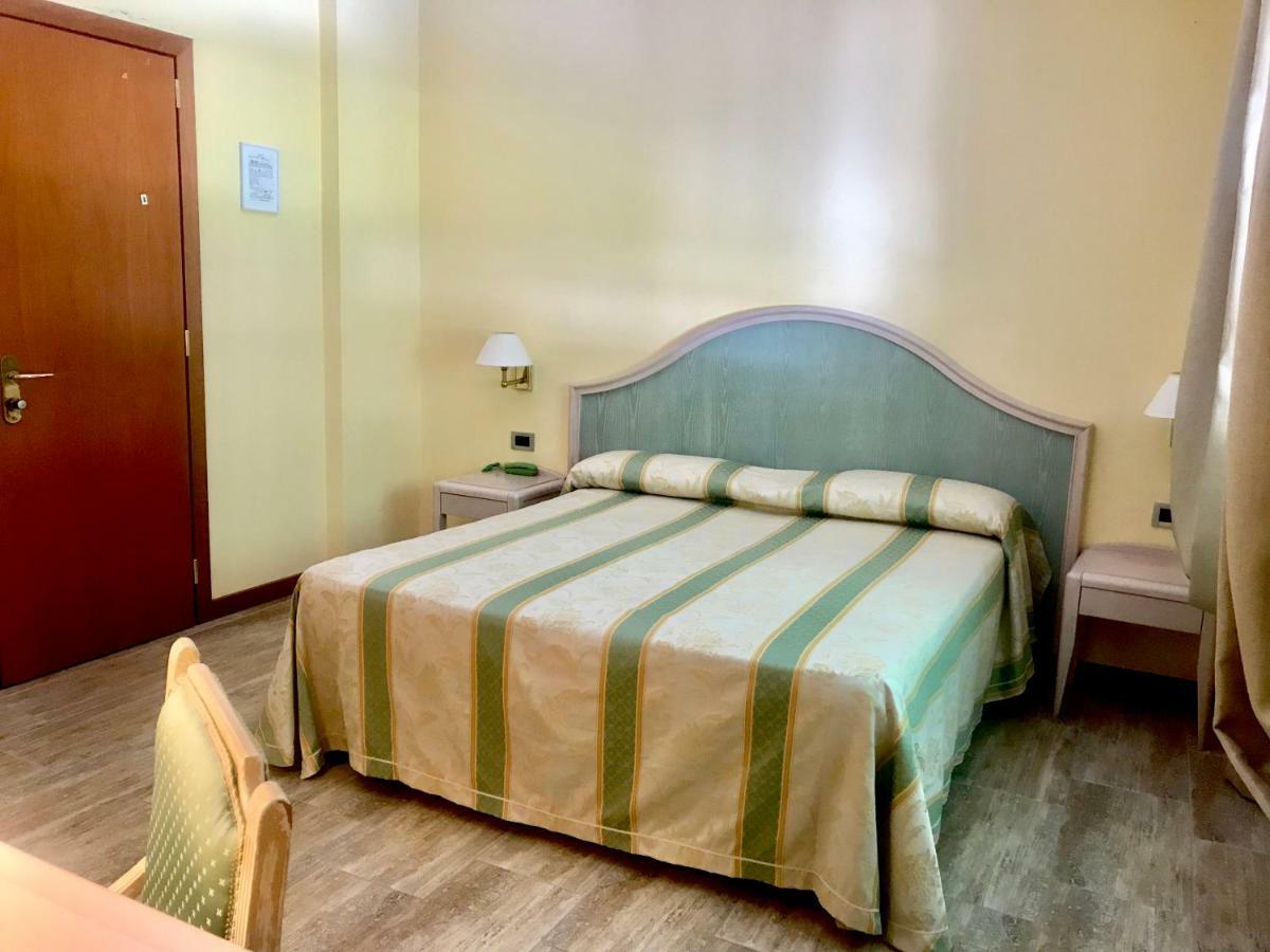 Hotel Siesta Лідо-ді-Камайоре Екстер'єр фото